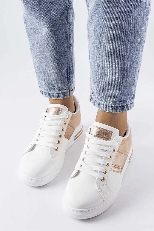 Baskets blanches avec empiècements...