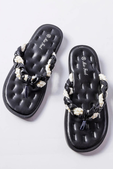 Tongs noires décorées de... 2