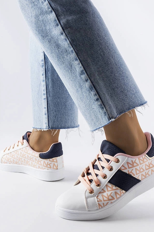 Baskets blanches à empiècements... Baskets blanches à empiècements...