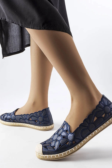 Espadrilles ajourées bleu marine Lamarre 2