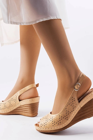 Sandales compensées... 2