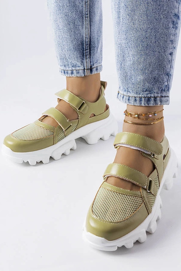 Baskets vertes avec une... 2