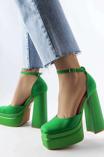 Talons verts sur haut talon, « Romines » 2