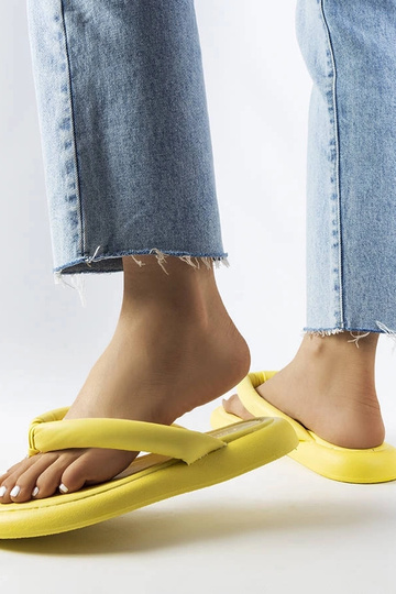 Tongs épaisses jaunes... 2