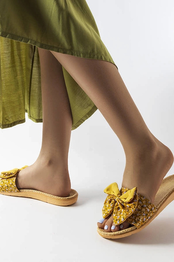 Chaussons jaunes avec un nœud, « Tachel » 2