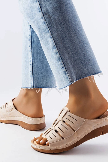 Chaussures compensées en jersey beige 2