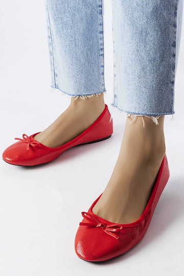 Ballerines rouges à noeud...