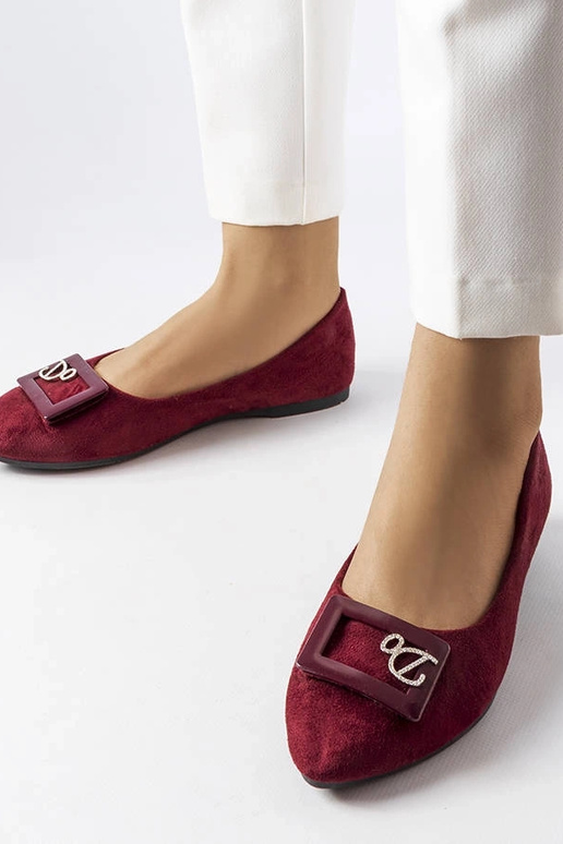 Ballerines bordeaux ornées de zircons...