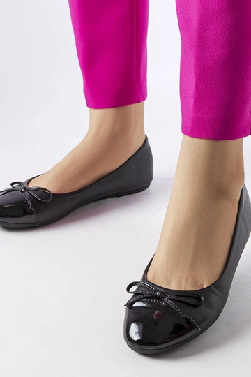 Ballerines en cuir verni noir de Despins