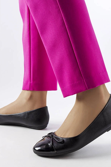 Ballerines en cuir verni noir de Despins 2