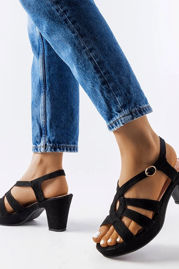 Sandales à talon bloc...