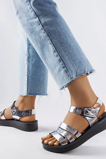 Sandales compensées...