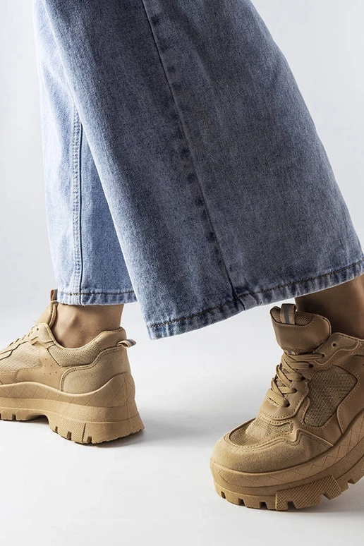 Chaussures de sport beige foncé pour... Chaussures de sport beige foncé pour...