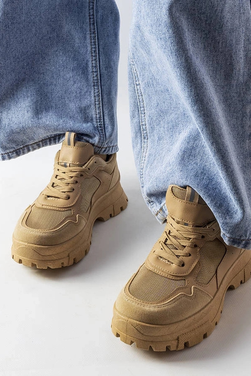 Chaussures de sport beige foncé pour... Chaussures de sport beige foncé pour...