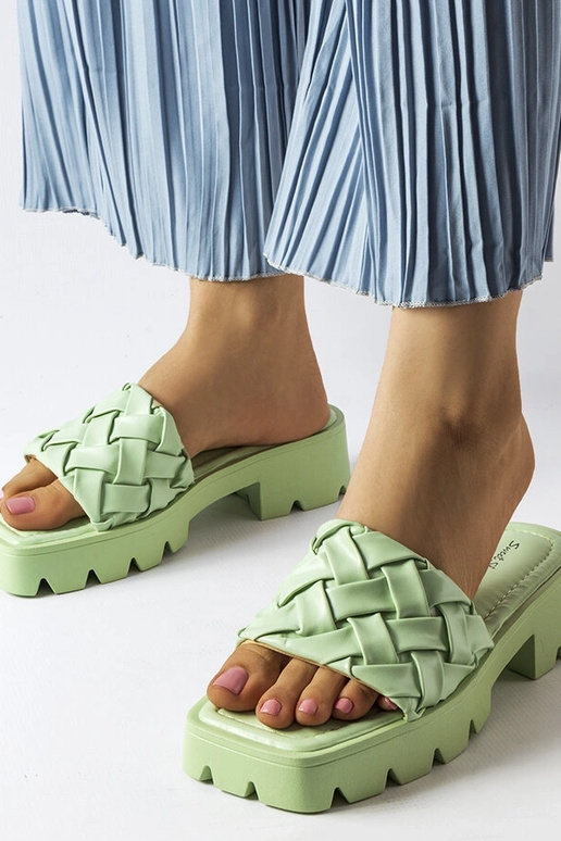 Tongs vertes à semelles de tracteur Lora