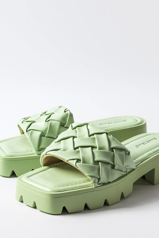 Tongs vertes à semelles de tracteur Lora