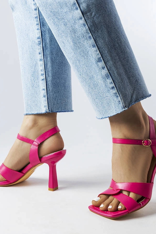 Sandales à talons hauts roses avec...