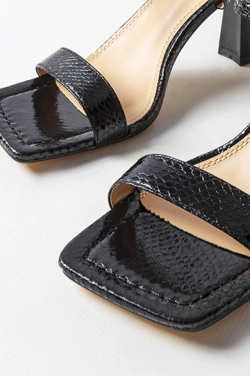 Sandales à talons hauts... 2