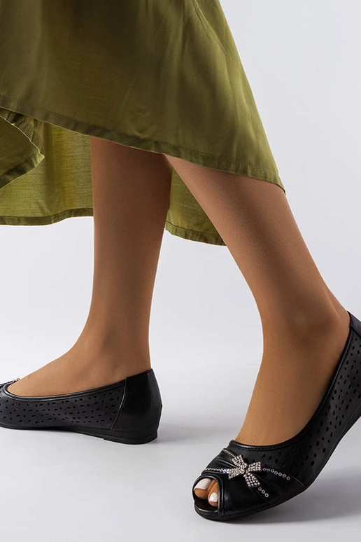 Ballerines noires ajourées avec noeud...