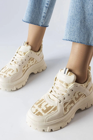 Baskets beiges épaisses...