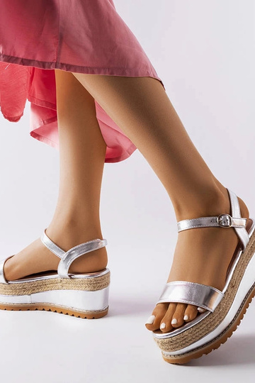 Sandales argentées à... 2