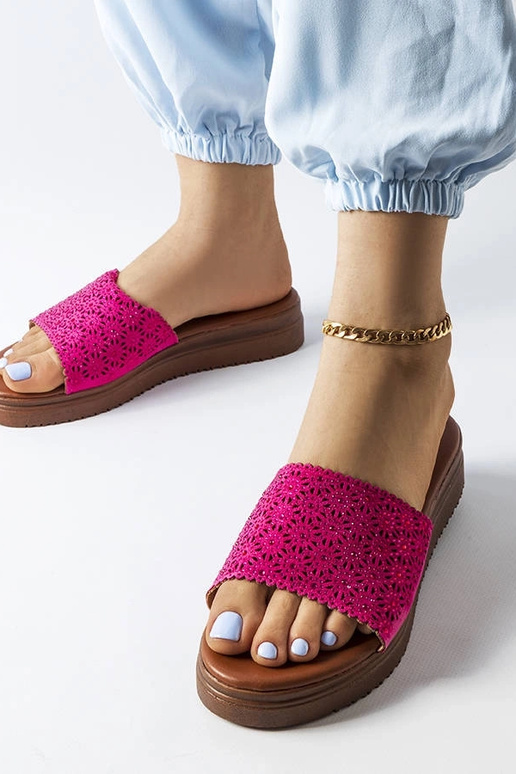 Mules ajourées rose foncé avec... Mules ajourées rose foncé avec...