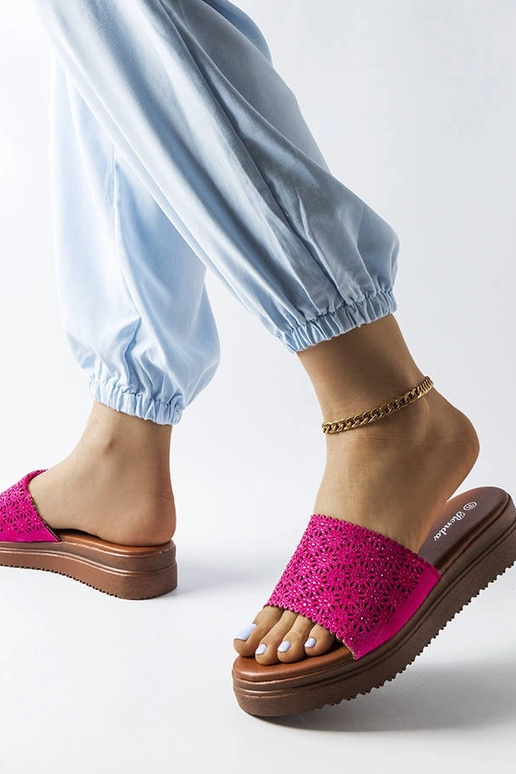 Mules ajourées rose foncé avec... Mules ajourées rose foncé avec...