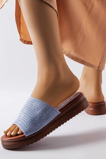 Tongs bleues ajourées par Idabel 2