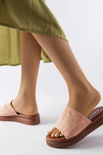 Tongs roses à tige ajourée...