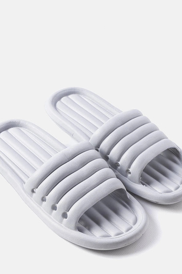 Tongs grises pour hommes...