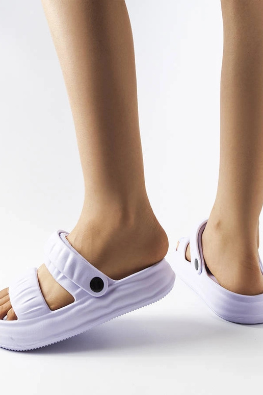 Chaussons en mousse violette, «...