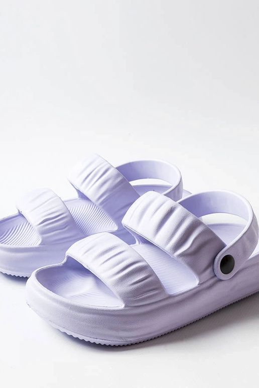 Chaussons en mousse violette, «...