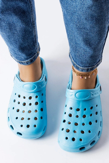 Chaussons fermés en mousse...