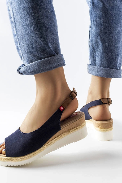 Sandales bleu marine sur plateforme,... Sandales bleu marine sur plateforme,...