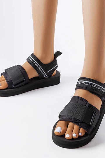 Sandales en mousse noire... 2