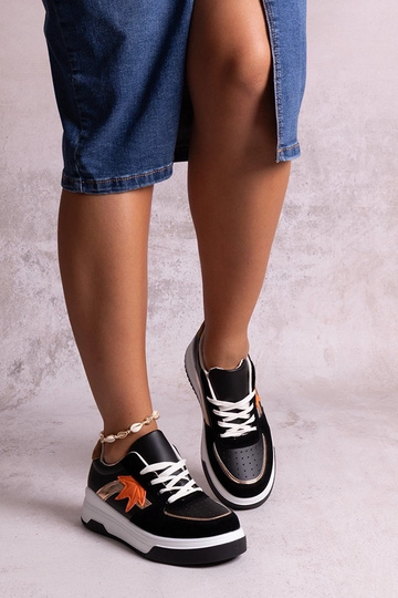 Baskets en simili daim...