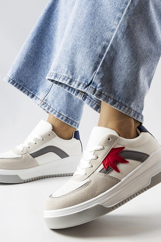 Baskets blanches en daim artificiel...