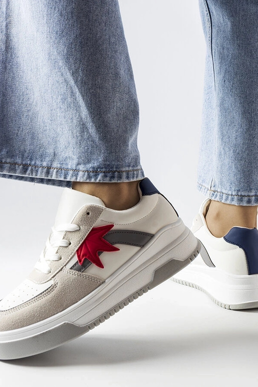 Baskets blanches en daim artificiel...