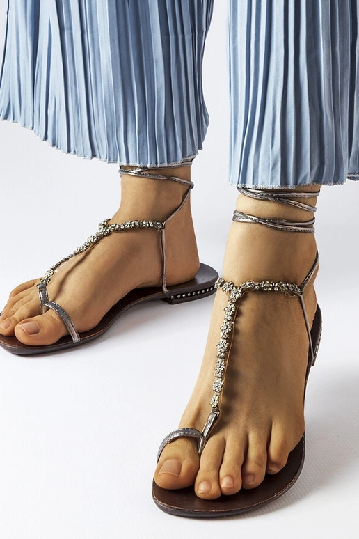 Sandales gris foncé avec zircons Troghi Sandales gris foncé avec zircons Troghi