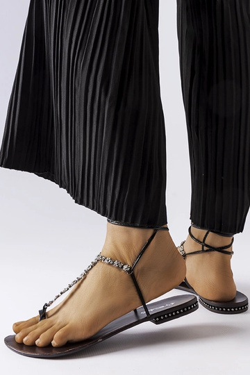 Sandales noires avec des pierres de zircon, « Troghi »
