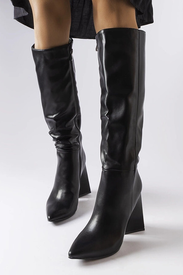Bottes noires à talon, «...