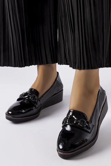 Mocassins noirs vernies sur...