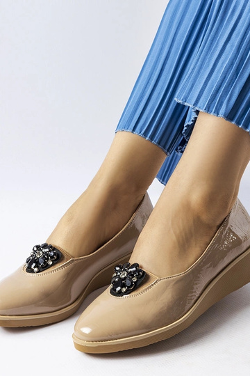 Ballerines beiges vernies à décor Mellori