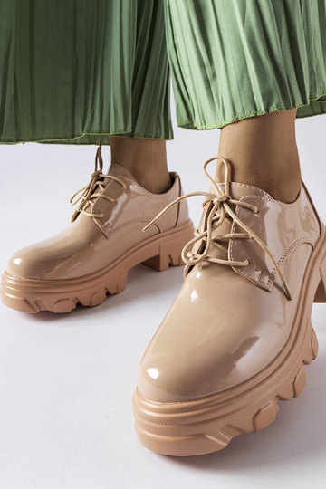Chaussures Kelly en cuir verni beige 2