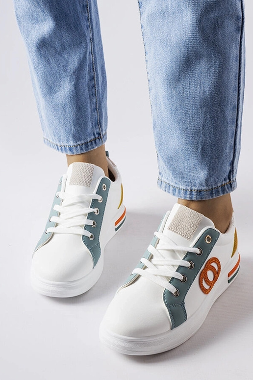 Baskets blanches à empiècements...