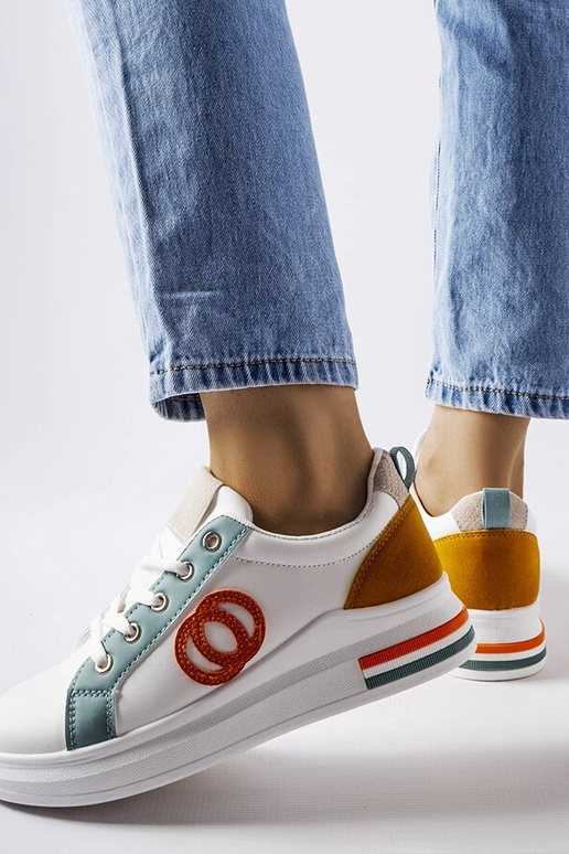 Baskets blanches à empiècements...