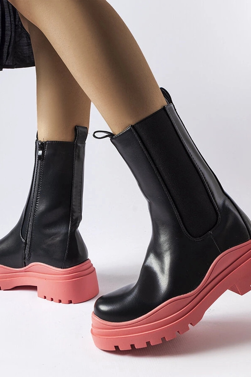 Bottines noires avec semelle colorée... Bottines noires avec semelle colorée...