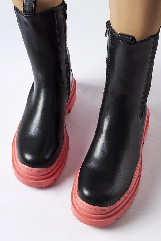 Bottines noires avec semelle colorée... Bottines noires avec semelle colorée...