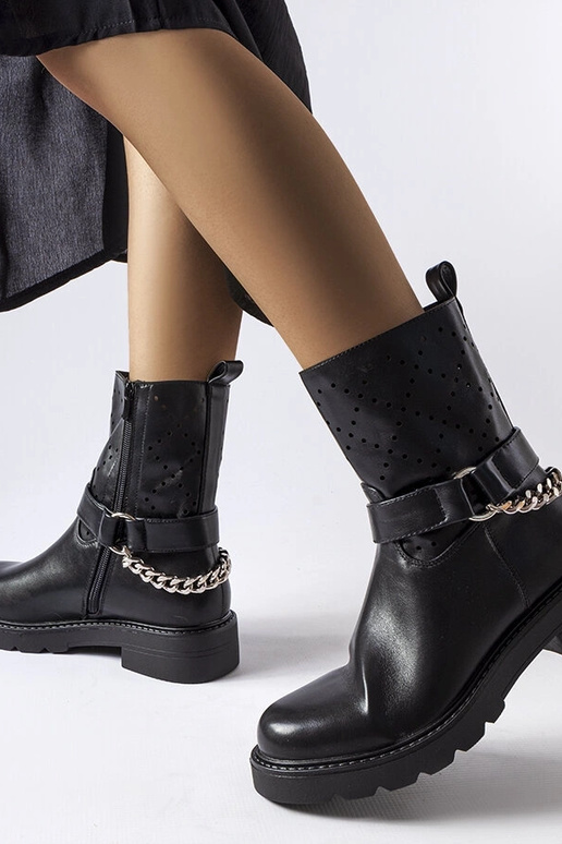 Bottines noires ajourées avec chaîne...