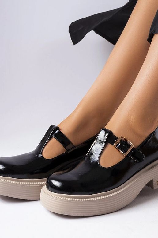 Bottines noires vernies, Karino